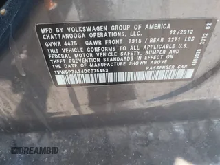 2013 Volkswagen Passat SE z VIN 1VWBP7A34DC075453, wystawiony jako IAAI lot #42315237 z przebiegiem 174 479 mil mil oraz . Historia ofert i sprzedaży dostępna na DreamBid. Obrazek 9.