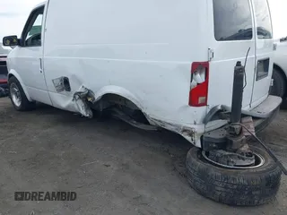 2003 Chevrolet Astro Cargo Van with VIN 1GCDM19X43B125281, listed as a IAAI auction lot 41670414 with 272,733 mi miles. Bid and sale history available at carsss.com. Image 6.