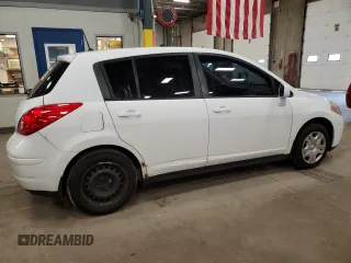 2010 Nissan Versa S z VIN 3N1BC1CP3AL359347, wystawiony jako Copart lot #59030675 z przebiegiem 237 339 mil mil oraz Szkoda całkowita • Salvage title. Historia ofert i sprzedaży dostępna na DreamBid. Obrazek 3.