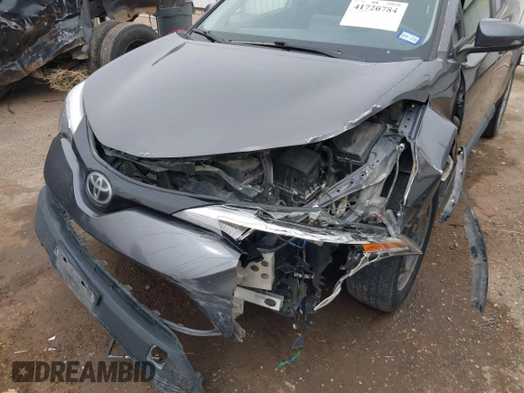 2020 Toyota C-HR LE z VIN JTNKHMBX0L1073916, wystawiony jako IAAI lot #41720784 z przebiegiem 96 730 mil mil oraz . Historia ofert i sprzedaży dostępna na DreamBid. Obrazek 6.