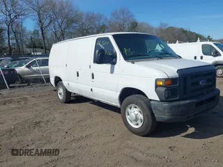 2008 Ford Econoline Cargo Commercial z VIN 1FTSE34L68DA76326, wystawiony jako IAAI lot #42059521 z przebiegiem Nie podano mil oraz . Historia ofert i sprzedaży dostępna na DreamBid. Obrazek 1.