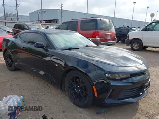 2017 Chevrolet Camaro 1LT z VIN 1G1FB1RS3H0177404, wystawiony jako IAAI lot #42148873 z przebiegiem 70 377 mil mil oraz . Historia ofert i sprzedaży dostępna na DreamBid. Obrazek 1.