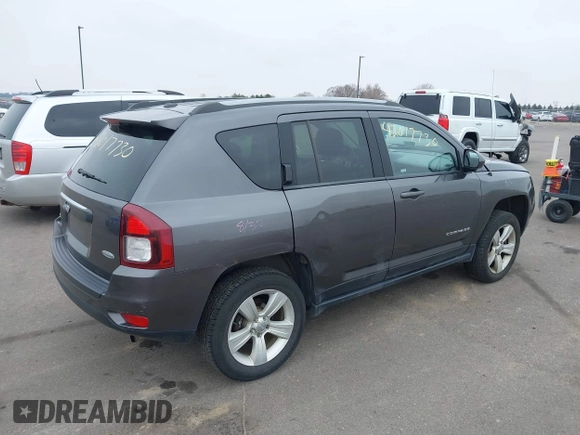 2016 Jeep Compass High Altitude z VIN 1C4NJDEB2GD685450, wystawiony jako IAAI lot #42017730 z przebiegiem 162 646 mil mil oraz . Historia ofert i sprzedaży dostępna na DreamBid. Obrazek 4.