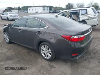 2013 Lexus ES 4dr Sdn with VIN JTHBK1GG9D2029078, listed as a IAAI auction lot 41970085 with 130,898 mi miles. Bid and sale history available at carsss.com. Image 3.