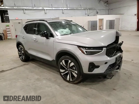 2024 Volvo XC40 Ultimate Dark Theme z VIN YV4L12UM4R2213891, wystawiony jako Copart lot #85272044 z przebiegiem Nie podano mil oraz Nie do naprawy • Non repairable. Historia ofert i sprzedaży dostępna na DreamBid. Obrazek 11.