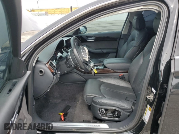 2018 Audi A8 z VIN WAU44AFD9JN000151, wystawiony jako Copart lot #44697923 z przebiegiem 91 402 mil mil oraz . Historia ofert i sprzedaży dostępna na DreamBid. Obrazek 7.