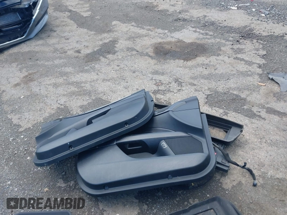 2017 Ford Fusion Titanium z VIN 3FA6P0SUXHR184919, wystawiony jako IAAI lot #42258918 z przebiegiem Nie podano mil oraz . Historia ofert i sprzedaży dostępna na DreamBid. Obrazek 12.