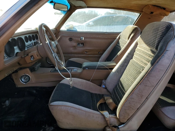 1979 Pontiac Firebird z VIN 2U87K9N120105, wystawiony jako Copart lot #46001565 z przebiegiem 87 739 mil mil oraz Czysty tytuł • Clean title. Historia ofert i sprzedaży dostępna na DreamBid. Obrazek 7.