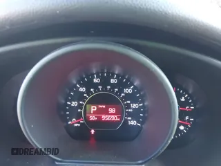 2016 Kia Soul + z VIN KNDJP3A59G7329986, wystawiony jako IAAI lot #41356623 z przebiegiem 95 690 mil mil oraz . Historia ofert i sprzedaży dostępna na DreamBid. Obrazek 7.