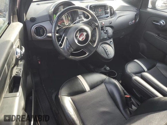 2017 FIAT 500e z VIN 3C3CFFGE6HT699377, wystawiony jako Copart lot #83835404 z przebiegiem 55 273 mil mil oraz Szkoda całkowita • Salvage title. Historia ofert i sprzedaży dostępna na DreamBid. Obrazek 8.
