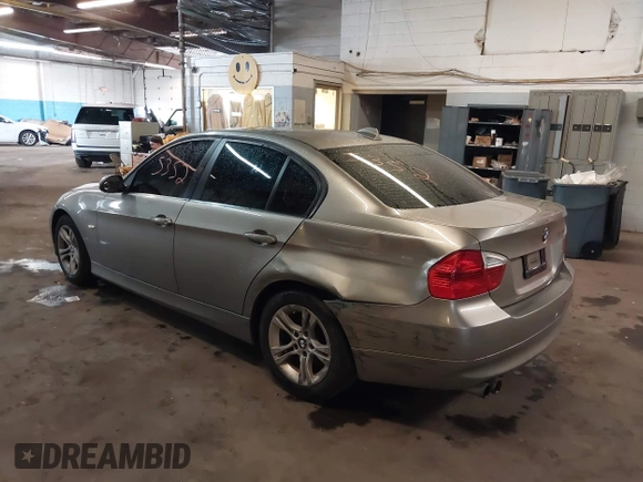 2008 BMW 3 Series 328i z VIN WBAVA37598NL44749, wystawiony jako IAAI lot #42135352 z przebiegiem 132 821 mil mil oraz . Historia ofert i sprzedaży dostępna na DreamBid. Obrazek 3.