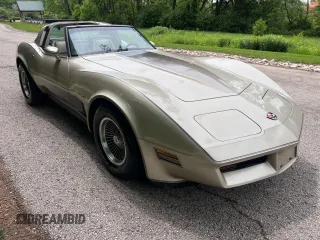1982 Chevrolet Corvette z VIN 1G1AY0788C5121318, wystawiony jako Copart lot #57507615 z przebiegiem 40 127 mil mil oraz Tytuł czysty. Historia ofert i sprzedaży dostępna na DreamBid. Obrazek 1.