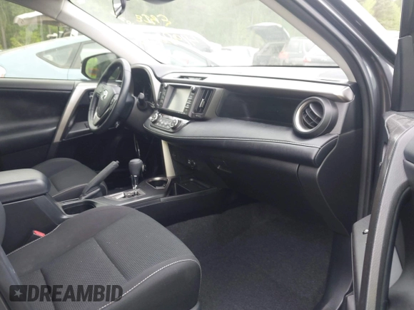 2018 Toyota RAV4 XLE with VIN JTMRFREV2JJ730874, listed as a IAAI auction lot 41980075 with 60,268 mi miles. Bid and sale history available at carsss.com. Image 5.