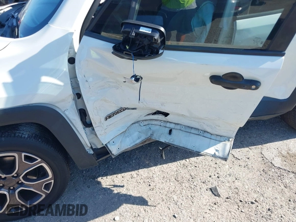 2017 Jeep Renegade Limited z VIN ZACCJADB3HPE54261, wystawiony jako IAAI lot #42028152 z przebiegiem 80 723 mil mil oraz . Historia ofert i sprzedaży dostępna na DreamBid. Obrazek 6.