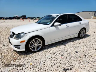 2013 Mercedes-Benz C 250 Sport z VIN WDDGF4HBXDR264425, wystawiony jako Copart lot #60201175 z przebiegiem 138 110 mil mil oraz Szkoda całkowita • Salvage title. Historia ofert i sprzedaży dostępna na DreamBid. Obrazek 1.