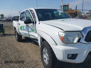 2014 Toyota Tacoma PreRunner with VIN 3TMJU4GN7EM158230, listed as a IAAI auction lot 40010521 with 145,185 mi miles. Bid and sale history available at carsss.com. Image 6.