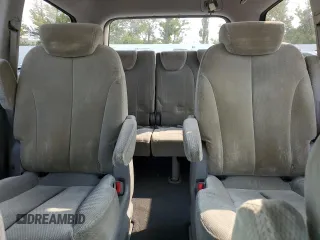 2008 Kia Sedona LX with VIN KNDMB233186194012, listed as a Copart auction lot 70879304 with 294,791 mi miles and Salvage Title. Bid and sale history available at carsss.com. Image 10.