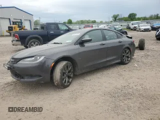 2015 Chrysler 200 S z VIN 1C3CCCBB8FN669072, wystawiony jako Copart lot #58026725 z przebiegiem 154 894 mil mil oraz Szkoda całkowita • Salvage title. Historia ofert i sprzedaży dostępna na DreamBid. Obrazek 1.
