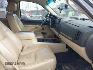 2011 Chevrolet Silverado 1500 LT with VIN 1GCRKSE01BZ264610, listed as a IAAI auction lot 41470836 with 250,686 mi miles and . Bid and sale history available at DreamBid. Image 5.