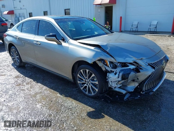 2021 Lexus ES with VIN 58ADZ1B12MU107749, listed as a IAAI auction lot 41543415 with 48,134 mi miles. Bid and sale history available at carsss.com. Image 1.