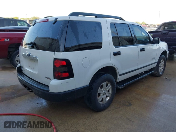 2006 Ford Explorer XLS with VIN 1FMEU62EX6ZA02330, listed as a IAAI auction lot 41981901 with 215,299 mi miles. Bid and sale history available at carsss.com. Image 4.