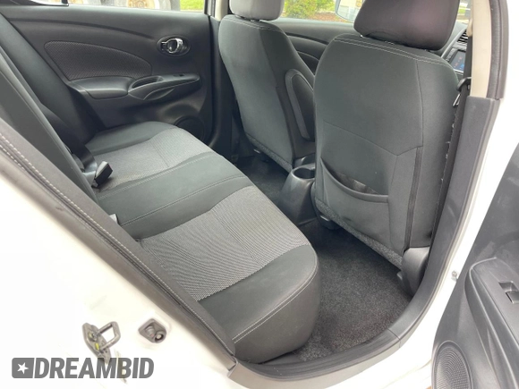 2019 Nissan Versa SV z VIN 3N1CN7AP4KL853965, wystawiony jako Copart lot #56391665 z przebiegiem 118 394 mil mil oraz Czysty tytuł • Clean title. Historia ofert i sprzedaży dostępna na DreamBid. Obrazek 6.