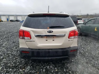 2011 Kia Sorento EX with VIN 5XYKUDA25BG040110, listed as a Copart auction lot 52195765 with 94,634 mi miles and Clean Title. Bid and sale history available at carsss.com. Image 6.