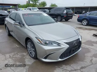 2021 Lexus ES 350 z VIN 58ADZ1B19MU098743, wystawiony jako IAAI lot #42127808 z przebiegiem 22 836 mil mil oraz . Historia ofert i sprzedaży dostępna na DreamBid. Obrazek 1.