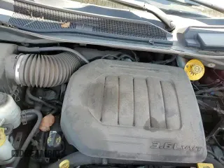 2020 Dodge Grand Caravan SXT z VIN 2C4RDGCG1LR169533, wystawiony jako Copart lot #81279955 z przebiegiem 142 475 mil mil oraz Czysty tytuł • Clean title. Historia ofert i sprzedaży dostępna na DreamBid. Obrazek 14.