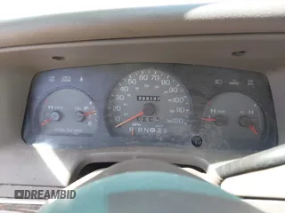 1999 Mercury Grand Marquis GS z VIN 2MEFM74W2XX635561, wystawiony jako IAAI lot #41982451 z przebiegiem 233 137 mil mil oraz . Historia ofert i sprzedaży dostępna na DreamBid. Obrazek 7.