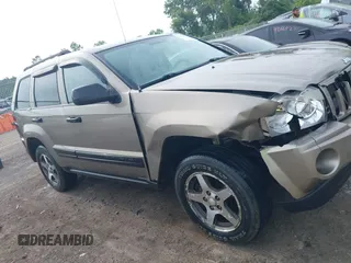 2005 Jeep Grand Cherokee Laredo z VIN 1J4GR48K75C719070, wystawiony jako IAAI lot #42673745 z przebiegiem 181 152 mil mil oraz . Historia ofert i sprzedaży dostępna na DreamBid. Obrazek 13.