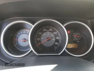 2008 Nissan Versa S z VIN 3N1BC13E38L410791, wystawiony jako Copart lot #56428195 z przebiegiem 79 999 mil mil oraz Szkoda całkowita • Salvage title. Historia ofert i sprzedaży dostępna na DreamBid. Obrazek 9.