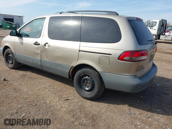 2001 Toyota Sienna LE with VIN 4T3ZF13C41U377591, listed as a IAAI auction lot 42065958 with 268,180 mi miles. Bid and sale history available at carsss.com. Image 3.