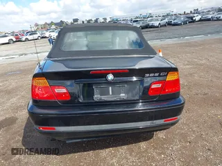 2004 BMW 3 Series 325Ci with VIN WBABW33424PL31311, listed as a IAAI auction lot 41733447 with 117,763 mi miles. Bid and sale history available at carsss.com. Image 17.