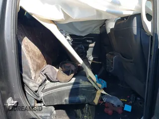 2020 Ram 2500 Laramie z VIN 3C6UR5NLXLG314141, wystawiony jako IAAI lot #42263978 z przebiegiem Nie podano mil oraz . Historia ofert i sprzedaży dostępna na DreamBid. Obrazek 8.