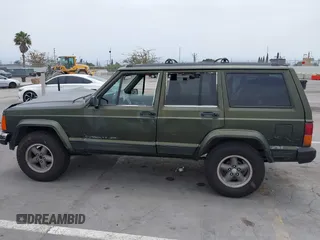 1996 Jeep Cherokee Sport z VIN 1J4FT68S6TL267408, wystawiony jako IAAI lot #42385629 z przebiegiem 268 753 mil mil oraz . Historia ofert i sprzedaży dostępna na DreamBid. Obrazek 14.