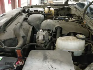 2003 Chevrolet Silverado 2500HD LS z VIN 1GCHK29U73E325301, wystawiony jako IAAI lot #41565633 z przebiegiem Nie podano mil oraz . Historia ofert i sprzedaży dostępna na DreamBid. Obrazek 19.