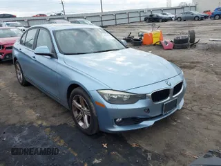 2015 BMW 3 Series 328i xDrive z VIN WBA3B5C56FF961927, wystawiony jako IAAI lot #41555578 z przebiegiem 118 730 mil mil oraz . Historia ofert i sprzedaży dostępna na DreamBid. Obrazek 1.