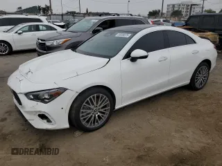 2024 Mercedes-Benz CLA 250 z VIN W1K5J4GB7RN468802, wystawiony jako Copart lot #59939375 z przebiegiem 7 665 mil mil oraz Szkoda całkowita • Salvage title. Historia ofert i sprzedaży dostępna na DreamBid. Obrazek 1.