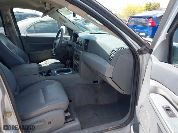 2005 Jeep Grand Cherokee Laredo with VIN 1J4GR48K15C542354, listed as a IAAI auction lot 41940355 with 158,065 mi miles. Bid and sale history available at carsss.com. Image 5.