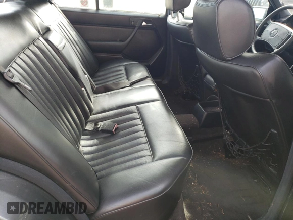 1989 Mercedes-Benz 300 E z VIN WDBEA30D8KB012989, wystawiony jako Copart lot #72100114 z przebiegiem 137 798 mil mil oraz Czysty tytuł • Clean title. Historia ofert i sprzedaży dostępna na DreamBid. Obrazek 10.