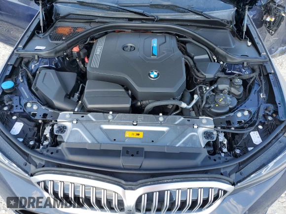 2024 BMW 3 Series 330e with VIN 3MW39FF01R8E69367, listed as a Copart auction lot 67118224 with 1,051 mi miles and Salvage Title. Bid and sale history available at carsss.com. Image 12.