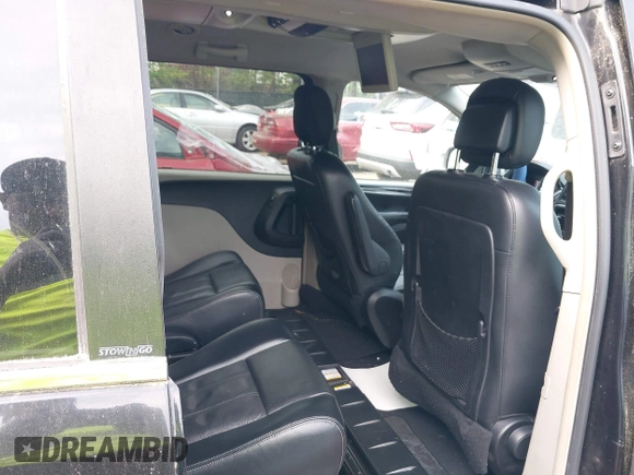 2012 Chrysler Town & Country Touring with VIN 2C4RC1BG7CR301101, listed as a IAAI auction lot 42173814 with 141,128 mi miles. Bid and sale history available at carsss.com. Image 8.