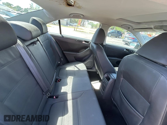 2011 Volkswagen Jetta SE with VIN 3VWDX7AJ1BM378306, listed as a Copart auction lot 52216155 with 62,386 mi miles and Clean title. Bid and sale history available at DreamBid. Image 6.