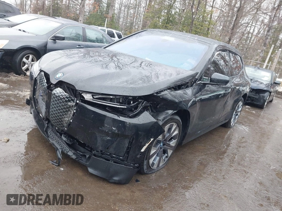 2024 BMW iX xDrive50 z VIN WB523CF04RCR31259, wystawiony jako IAAI lot #41559235 z przebiegiem Nie podano mil oraz . Historia ofert i sprzedaży dostępna na DreamBid. Obrazek 2.