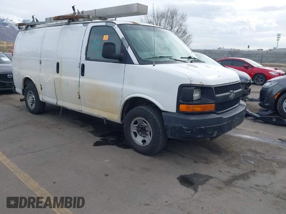 2007 Chevrolet Express Cargo Van with VIN 1GCGG25VX71142791, listed as a IAAI auction lot 41499942 with 235,223 mi miles. Bid and sale history available at carsss.com. Image 1.