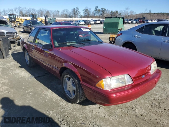 1993 Ford Mustang z VIN 1FACP40E4PF155840, wystawiony jako Copart lot #88301375 z przebiegiem 2 135 mil mil oraz Czysty tytuł • Clean title. Historia ofert i sprzedaży dostępna na DreamBid. Obrazek 4.