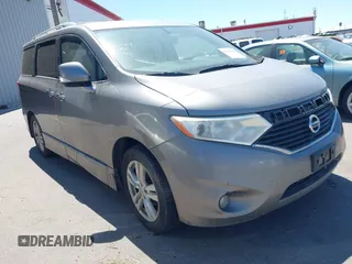 2013 Nissan Quest LE z VIN JN8AE2KPXD9069232, wystawiony jako IAAI lot #42101529 z przebiegiem 250 544 mil mil oraz . Historia ofert i sprzedaży dostępna na DreamBid. Obrazek 1.