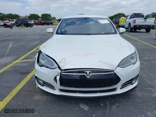 2013 Tesla Model S with VIN 5YJSA1CN2DFP17316, listed as a IAAI auction lot 42092751 with 1 mi miles. Bid and sale history available at carsss.com. Image 12.