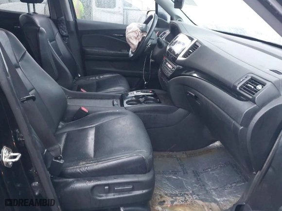 2017 Honda Pilot Touring with VIN 5FNYF5H9XHB014096, listed as a IAAI auction lot 41003430 with 168,120 mi miles. Bid and sale history available at carsss.com. Image 5.